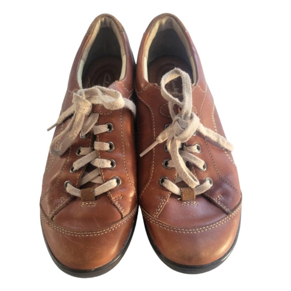 Clarks women's size 6.5, brown leather lace up shoes, good condition